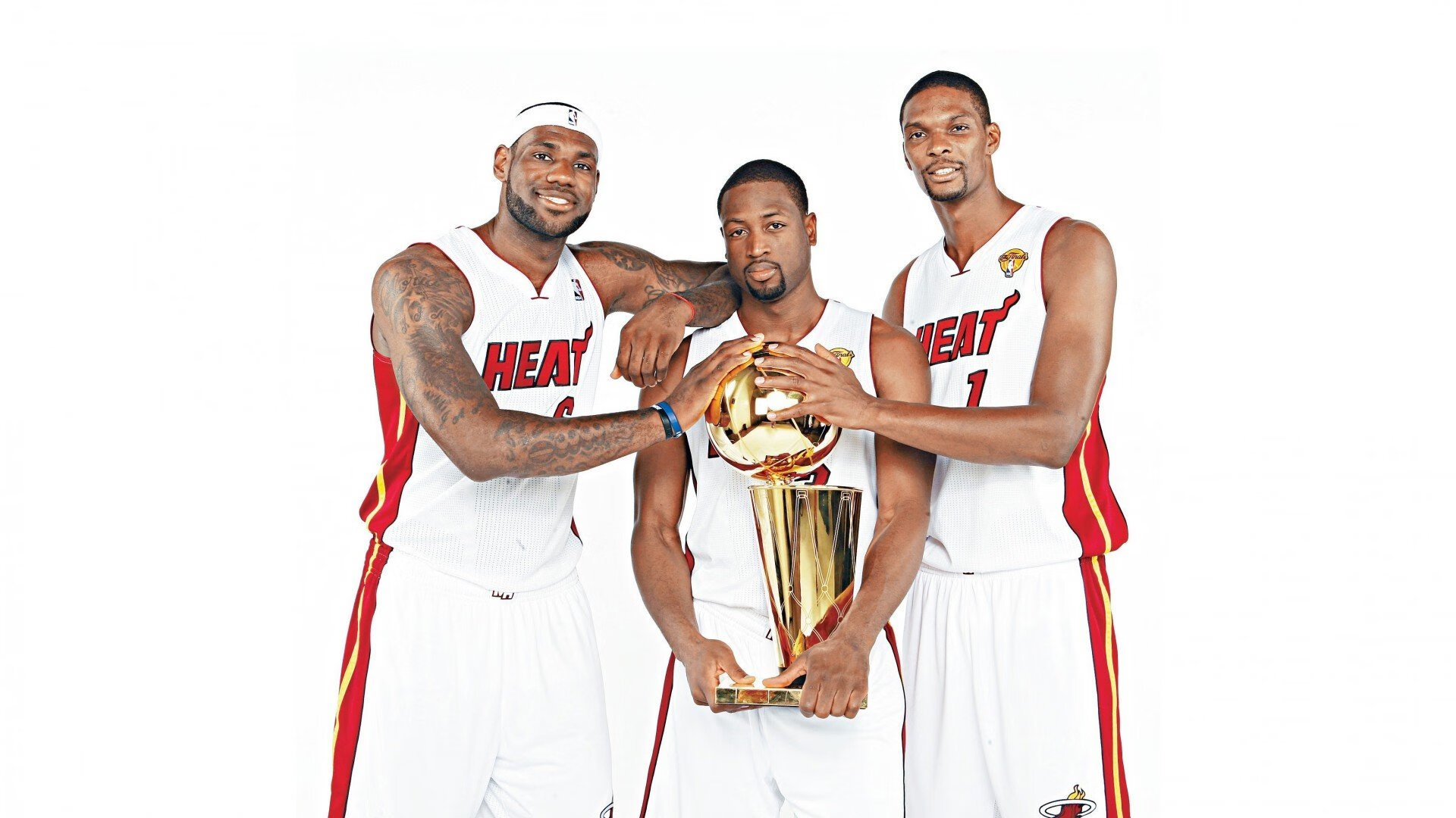 夜间“城市静音篮球赛” 只听球声与球鞋摩擦地板